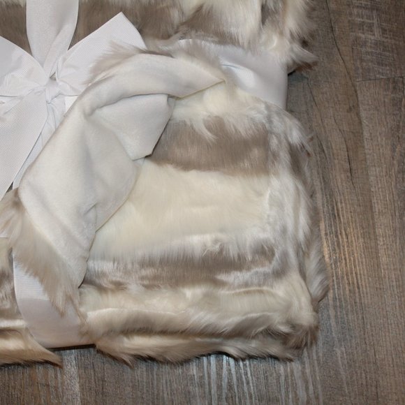 NWT UGG‎ SHAYLA ZEBRA FUR PLUSH THROW BLANKET 50 X 70 Multi $168 - Picture 4 of 7